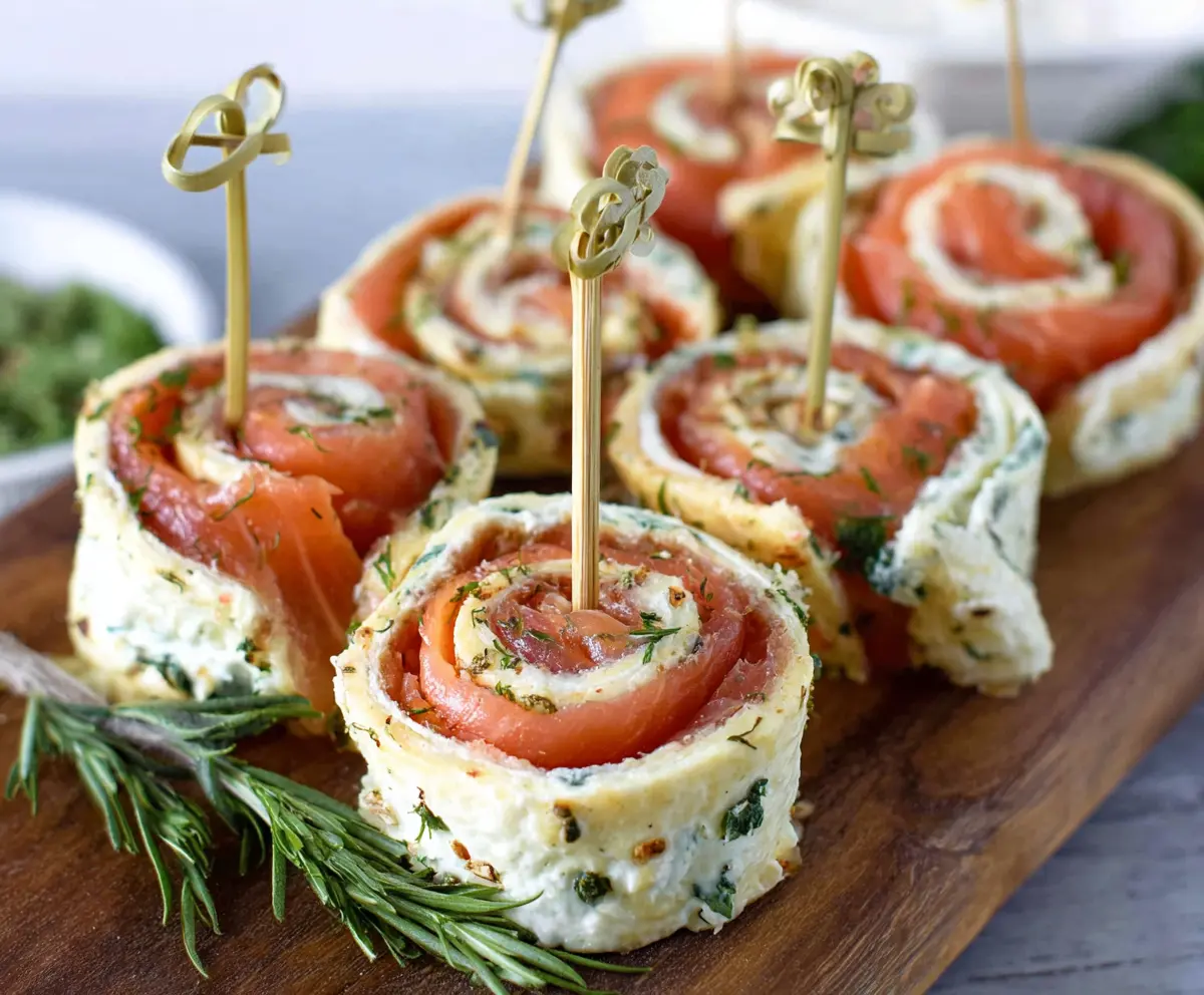 Easy Smoked Salmon Pinwheels Appetizers